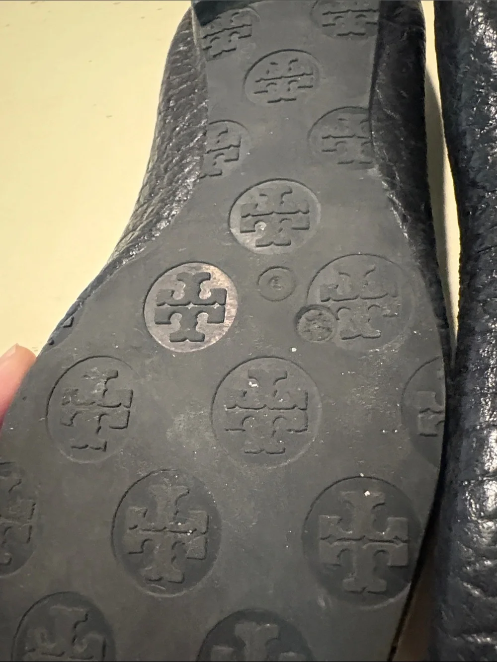 Tory Burch Black Pebbled Leather Logo Ballet Flats Size 7M